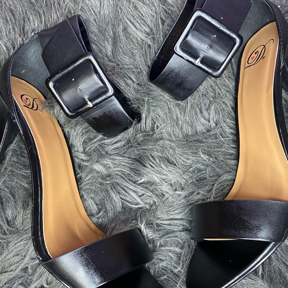 Heels - Picture 4 of 8